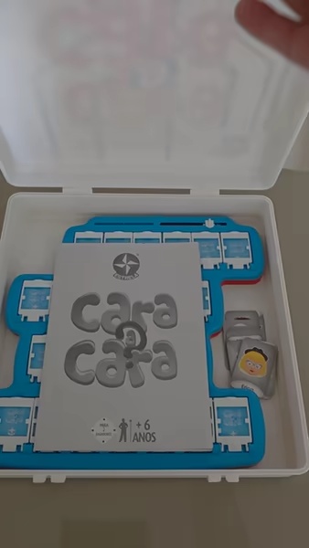 Scatola per il gioco Cara a Cara di Estrela