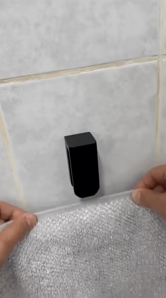Towel ball hanger