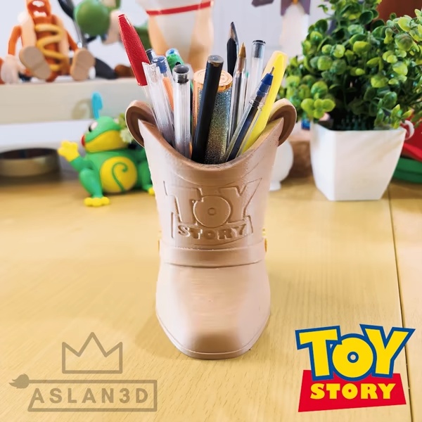 Woody Boot Pencil Holder: Multiparts +3MF