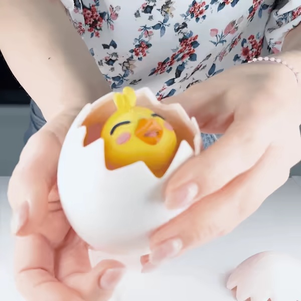 Schattig Vrolijk Paaskuiken met Vingervriendgat! Schattig Speelgoed