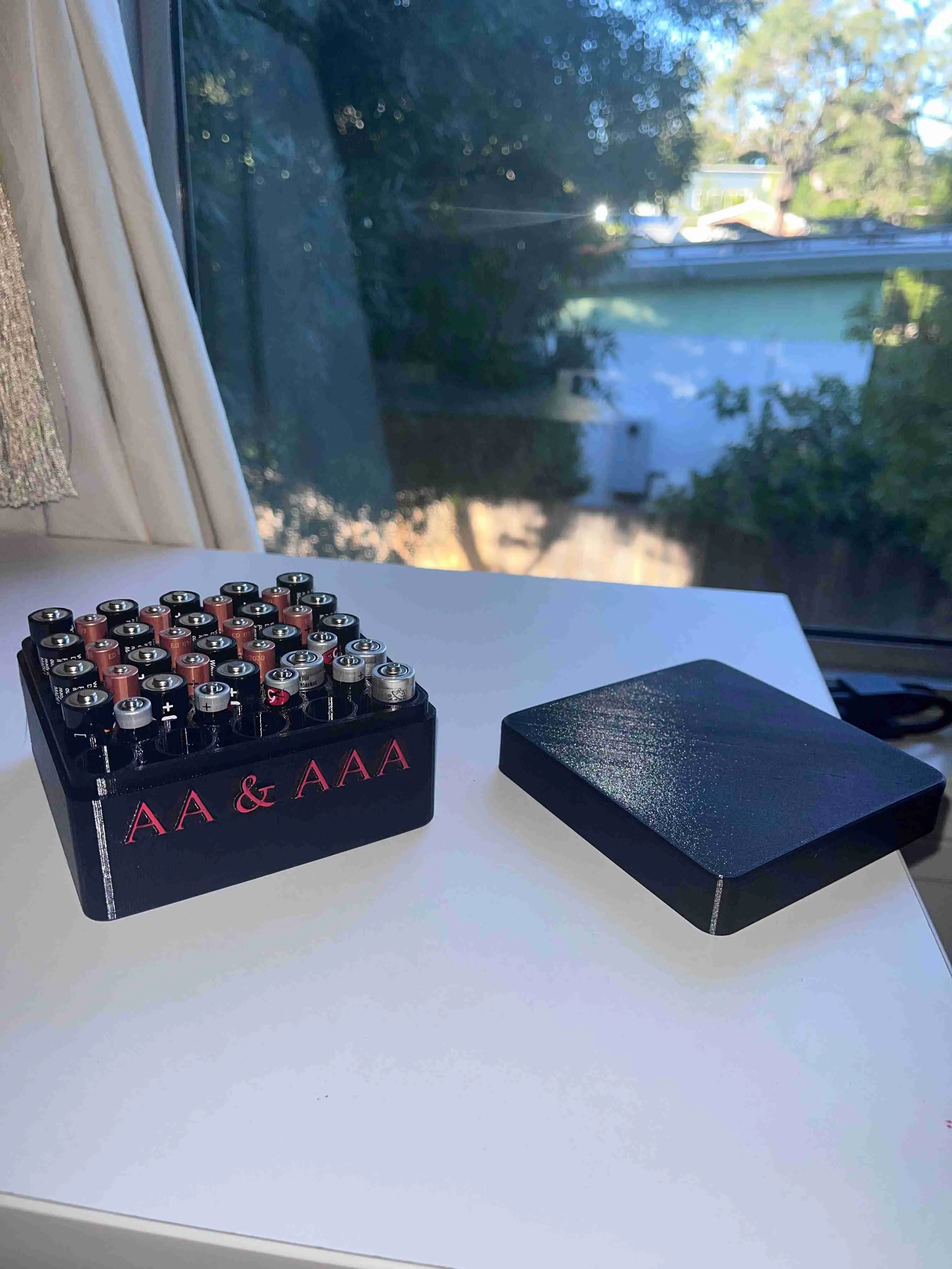 BATTERY STORAGE - BATTERY HOLDER - MAGNETIC - AA & AAA