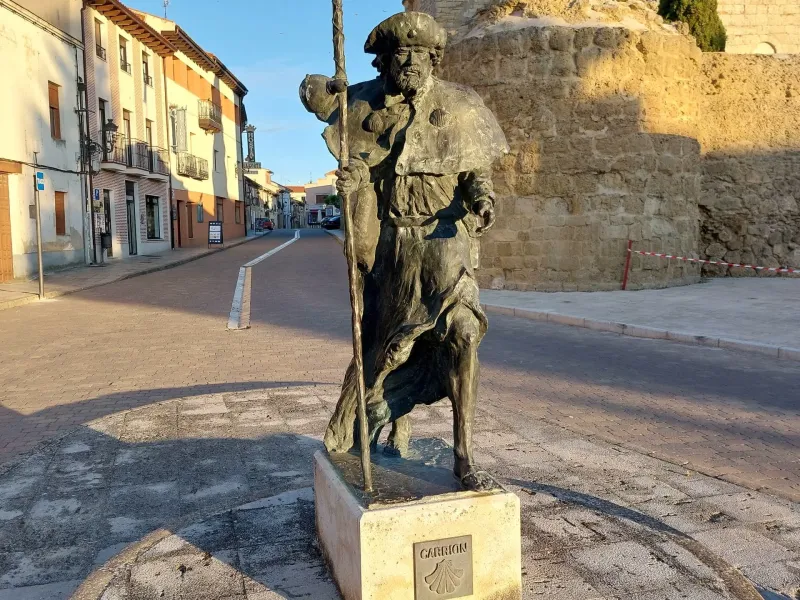 Estátua do peregrino do Caminho Francês em Carrión de los Condes