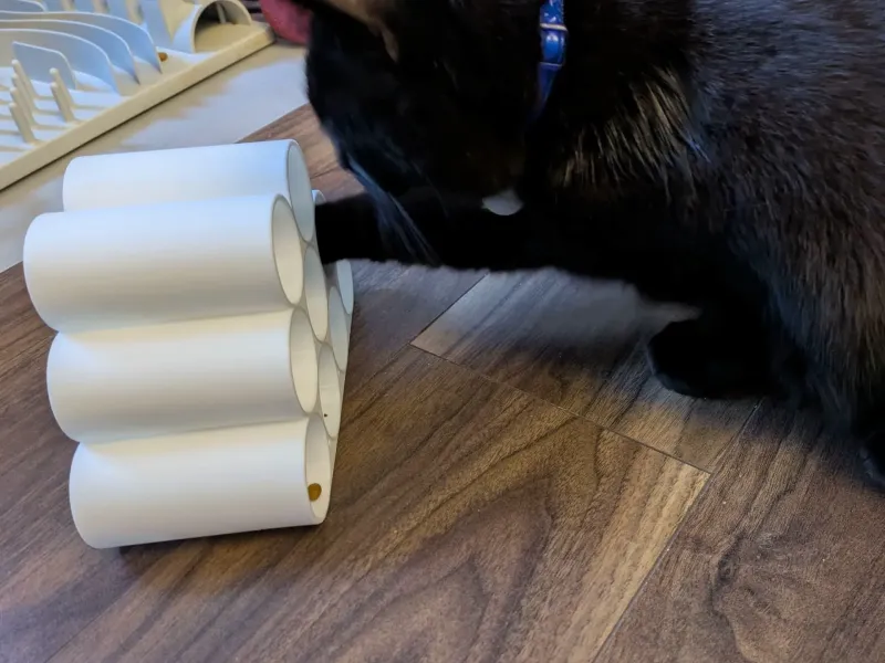 Pyramid cat feeder
