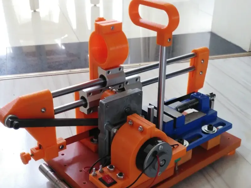 Scie à métaux motorisée par imprimante 3D V4.0