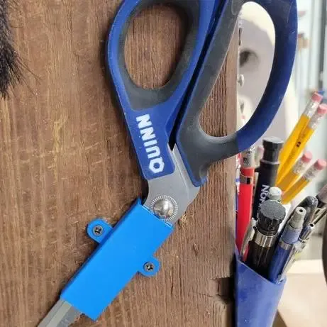 Quinn Shop Scissors Holder