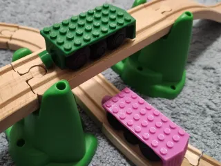 Brio train base with classic pins