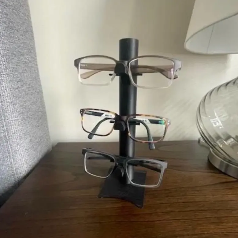 Expandable glasses tower stand