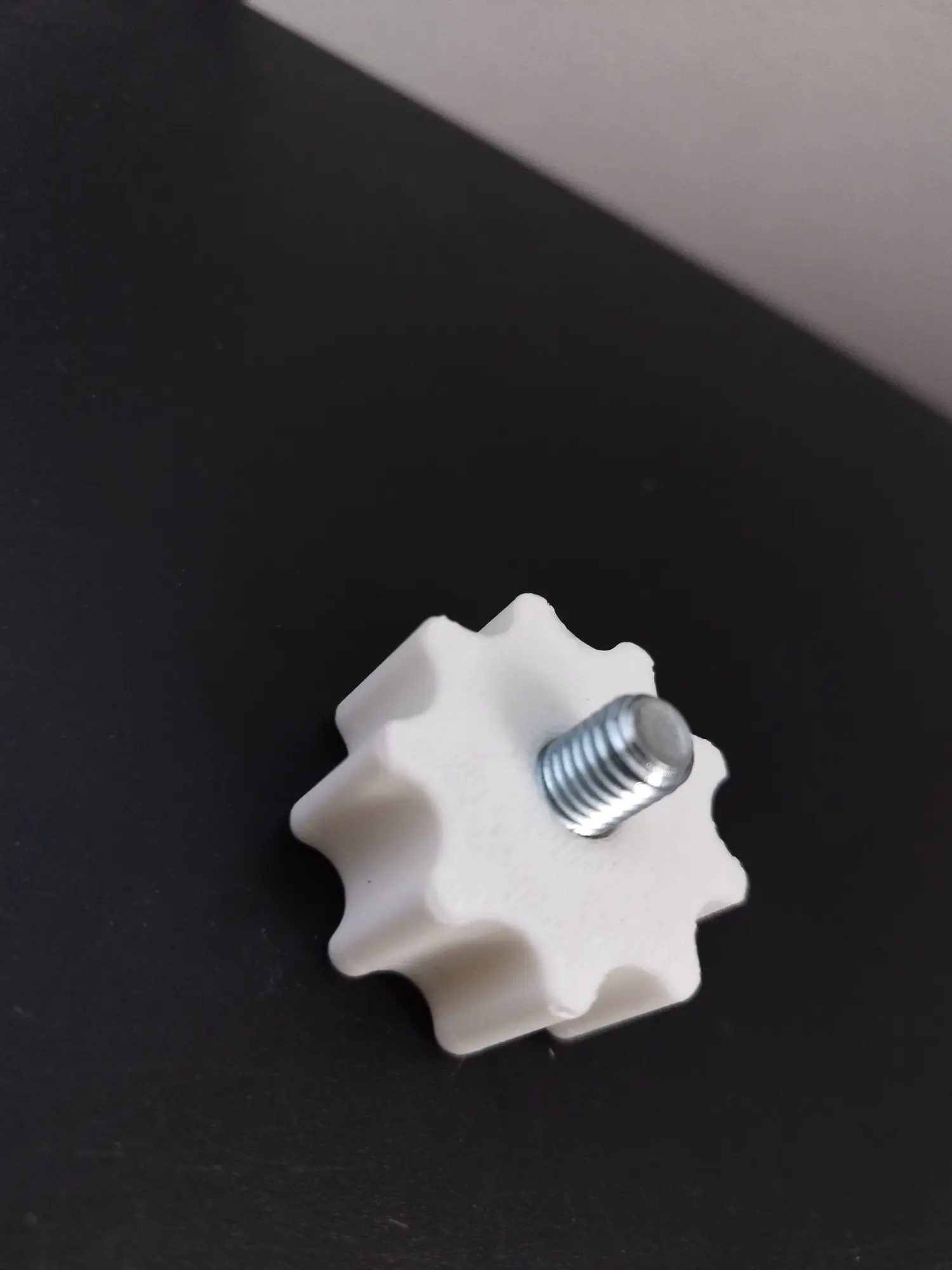 M8 screw head