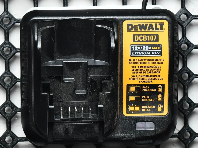 DeWALT 20V DCB107 Charger MultiBoard mount