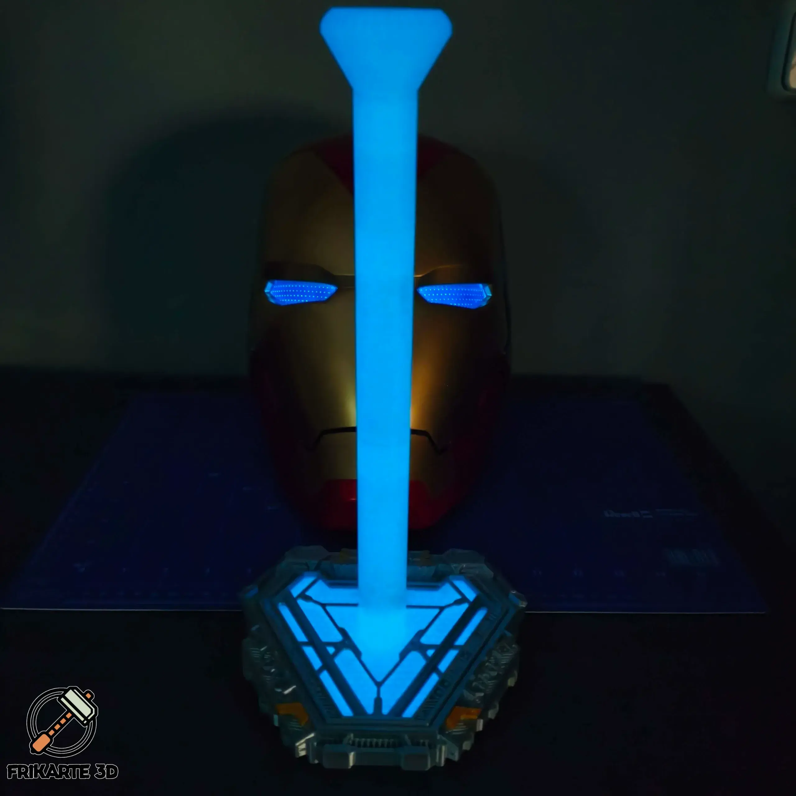 Nano ARC Iron Man Helmet Display Stand