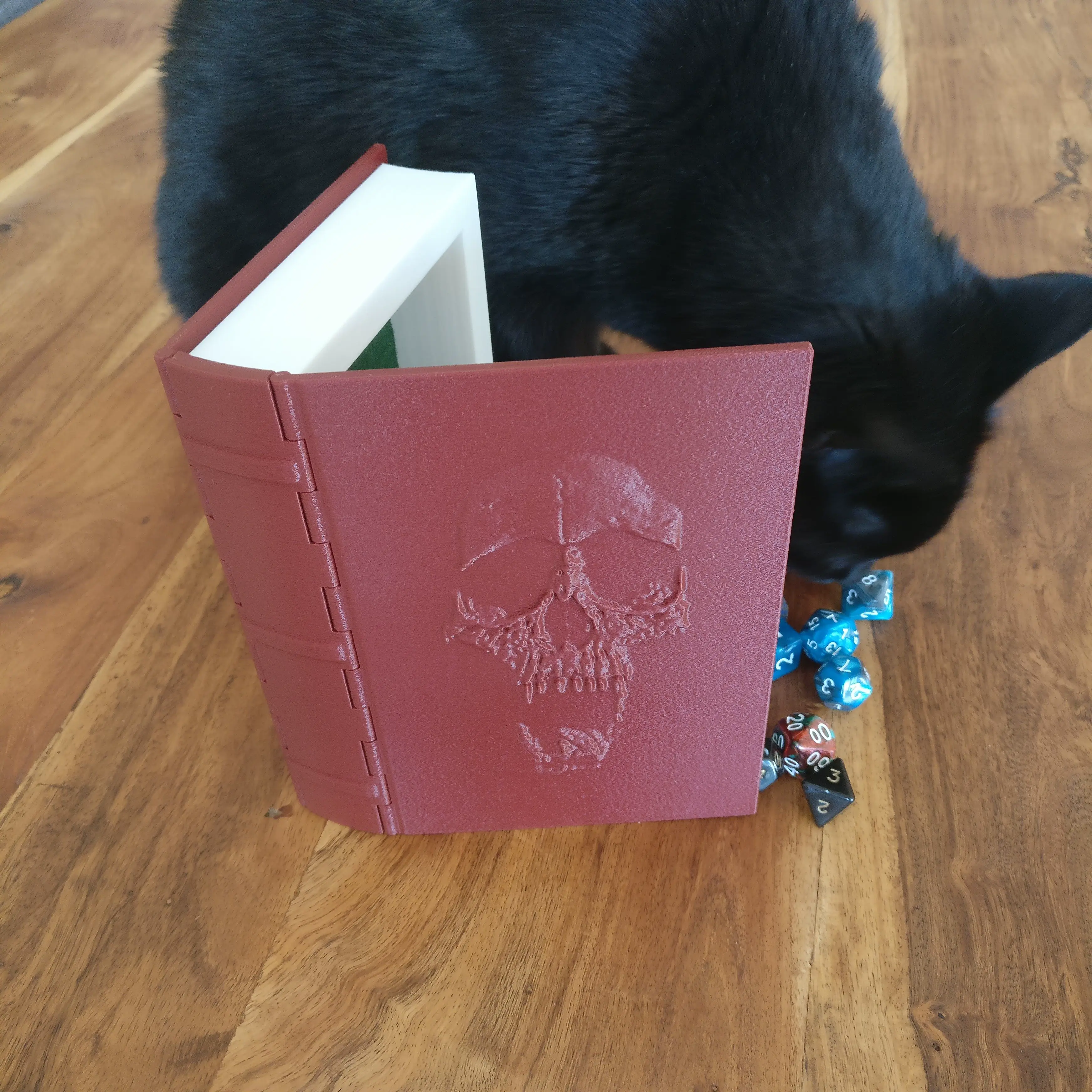 Skull Book for dice or candy - Snap close, no magnets needed