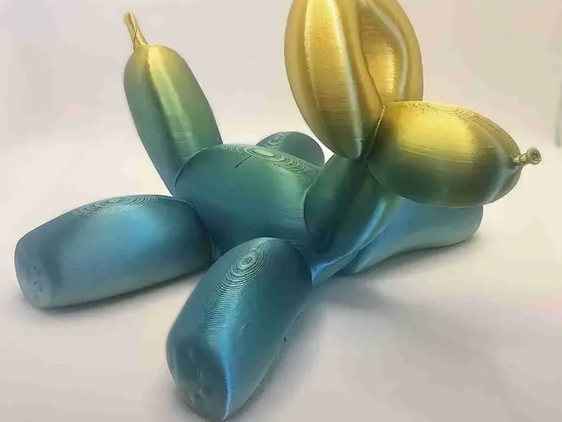 Pretzel Printsによる寝そべりバルーンドッグ像アート