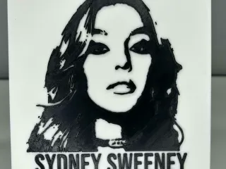 Sydney Sweeny portrait svg 150mm tile