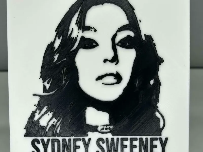 Sydney Sweeny portrait svg 150mm tile