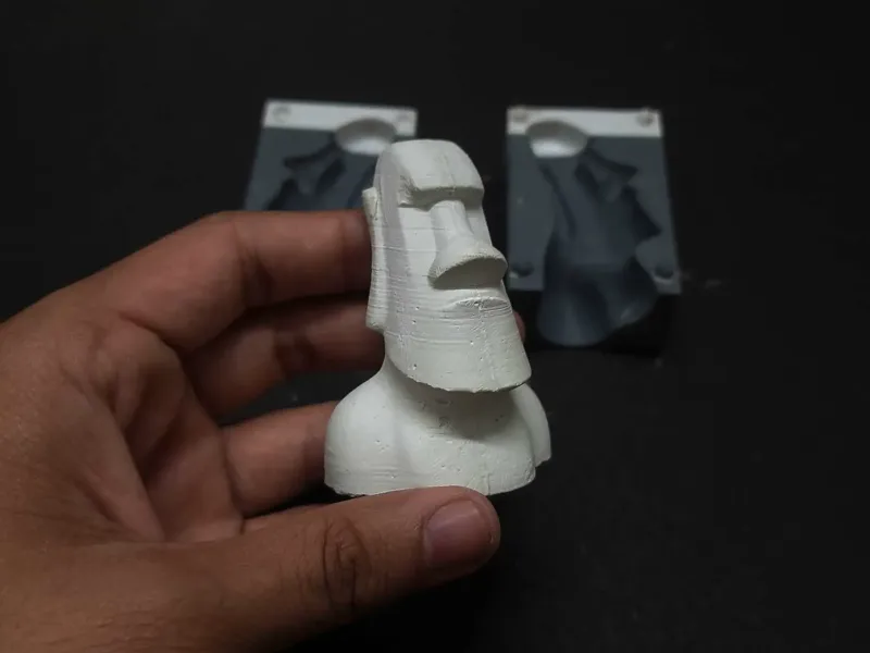 Molde da estátua Moai (Sigma Male meme)
