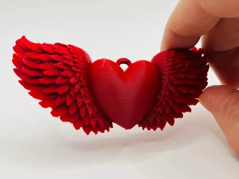 Decorazione da appendere a cuore alato
