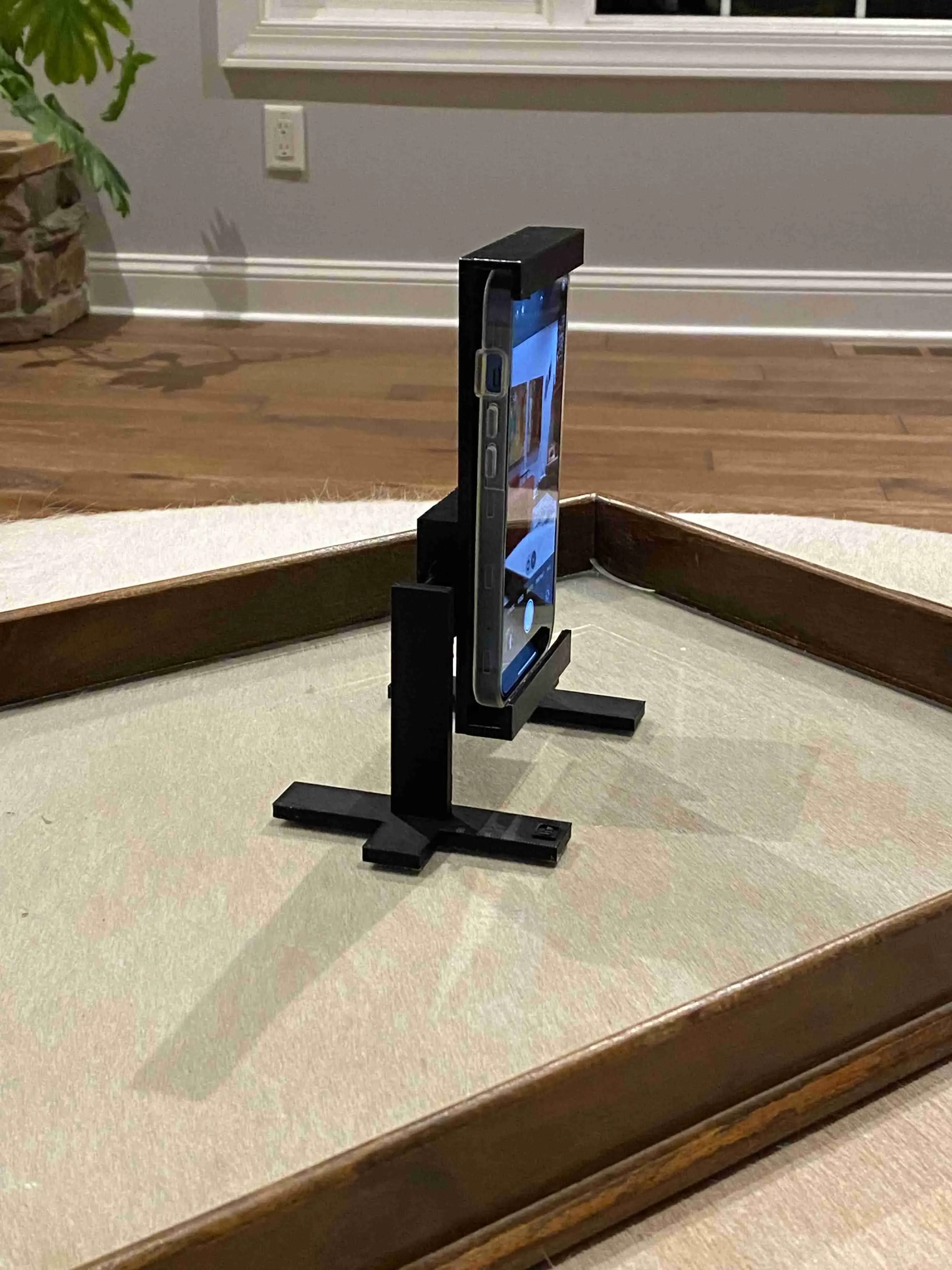 iPhone 14 Pro Max Stand