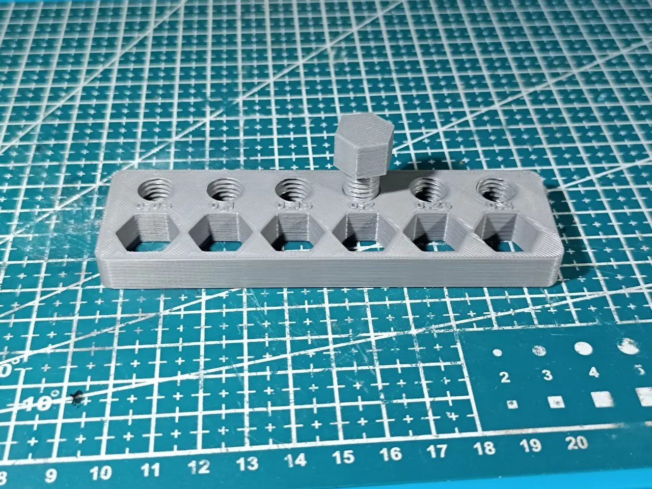 Thread and shape tolerance test