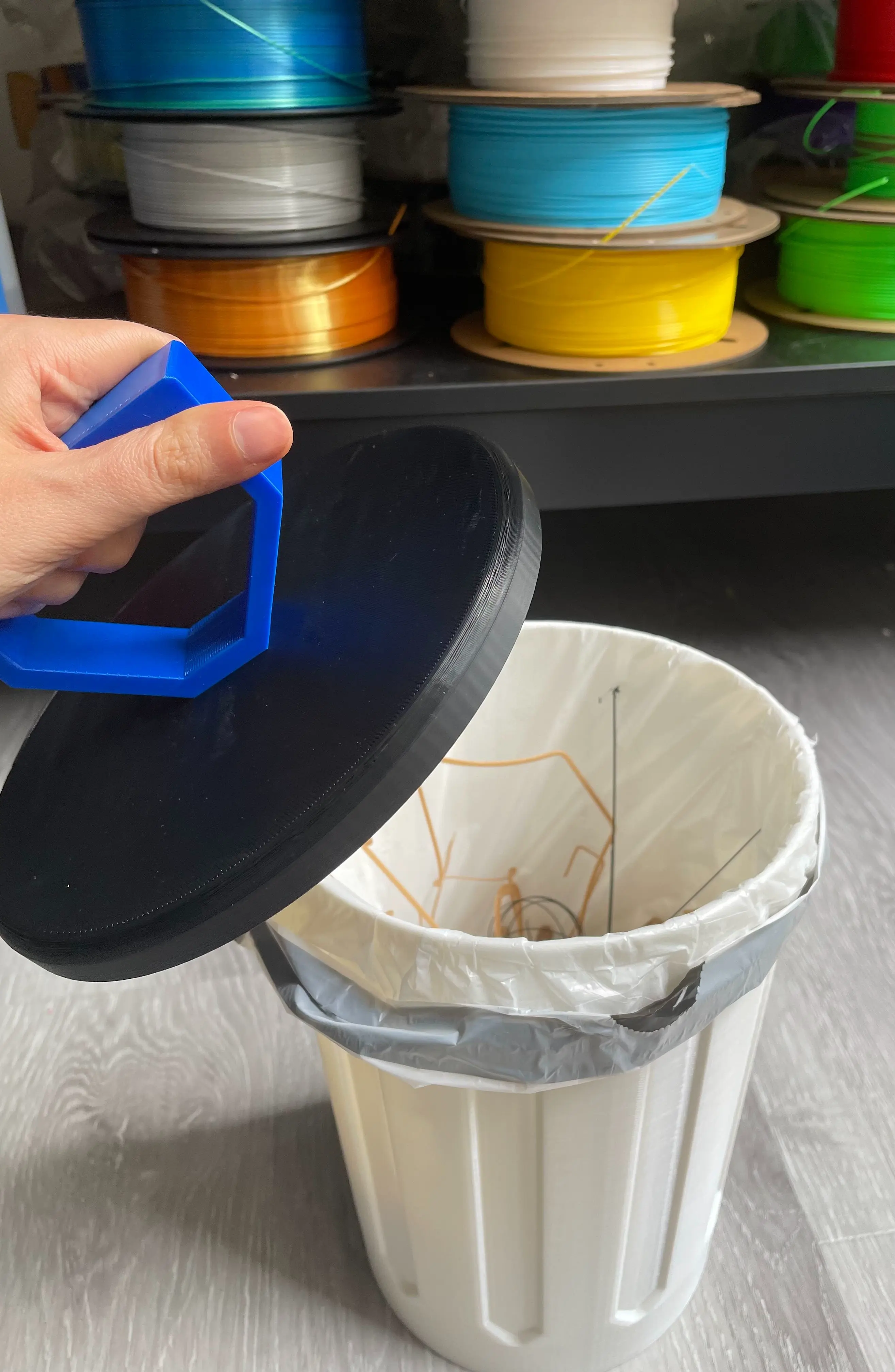 Trash Can with Lid and Handle - Office, Bedroom, Workshop