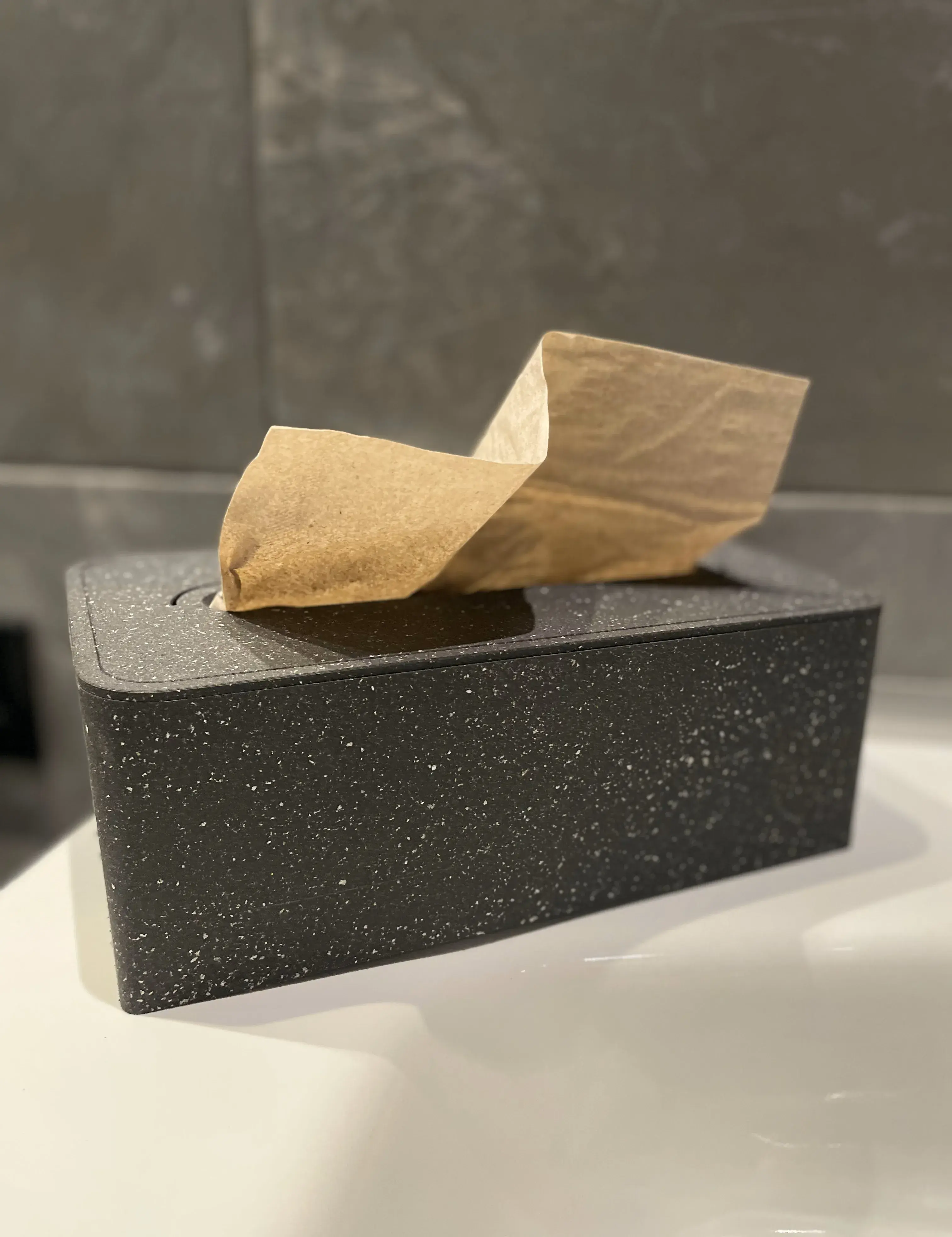 Set of accessories for the bathroom