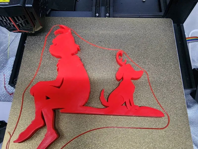 Il Grinch e Max per angolo della porta o bordo del ripiano