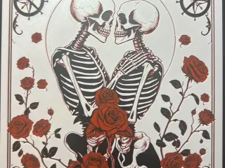 Skeleton couple embracing Hueforge 200x200