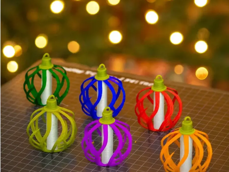 Impresión 3D de esferas navideñas multicolor