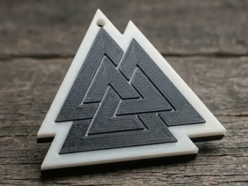 Vikings: Valknut medallion