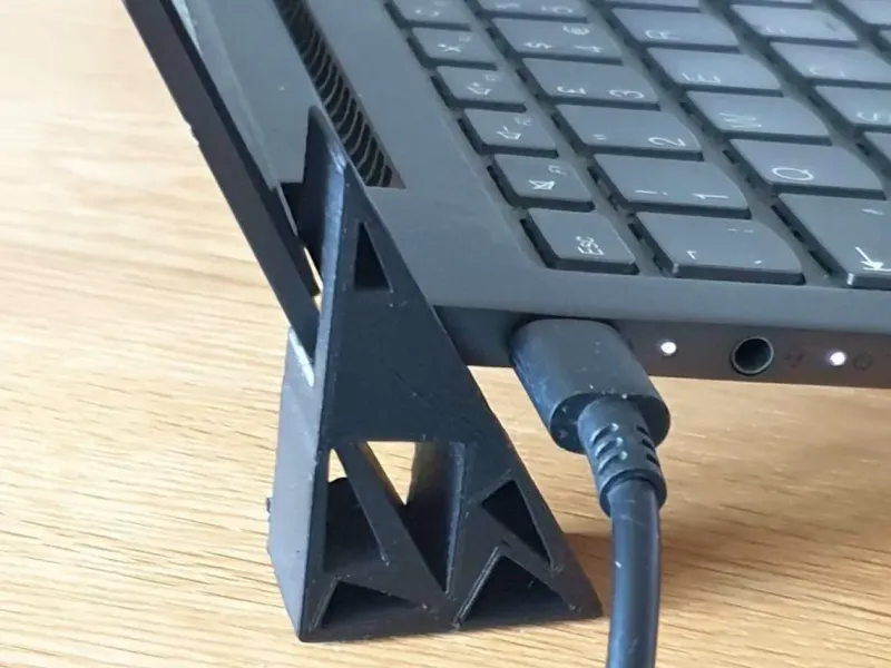 Laptop risers (anti-close)