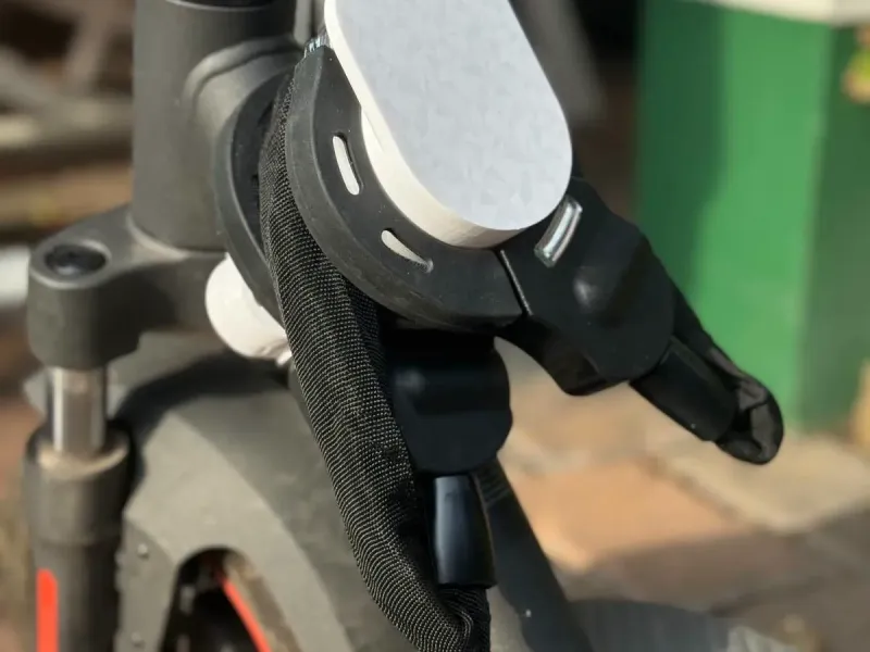 Support de cadenas à menottes pour trottinette électrique – Fixation sur potence (50 mm)