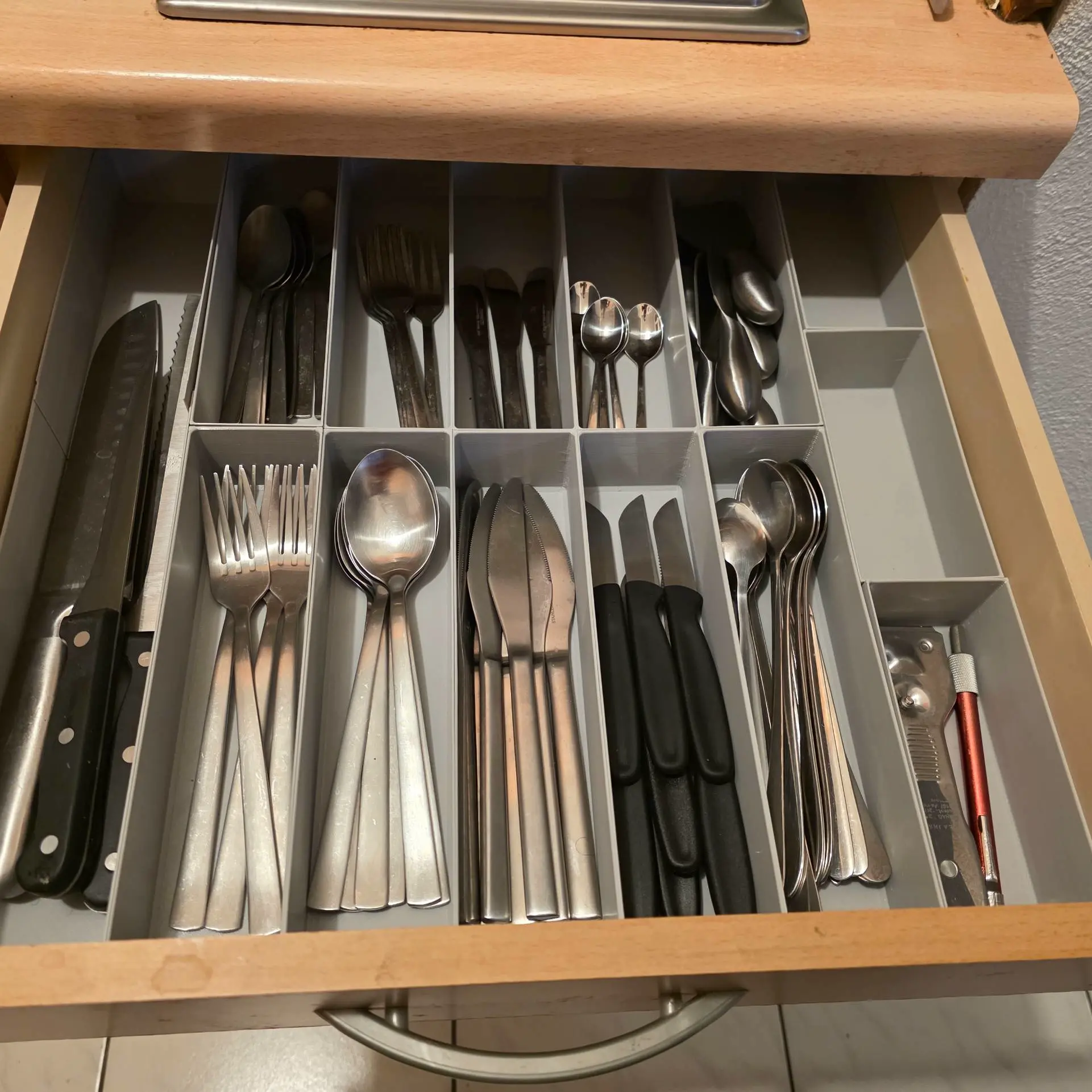 Simple organizer for cutlery knives, forks, spoons ..