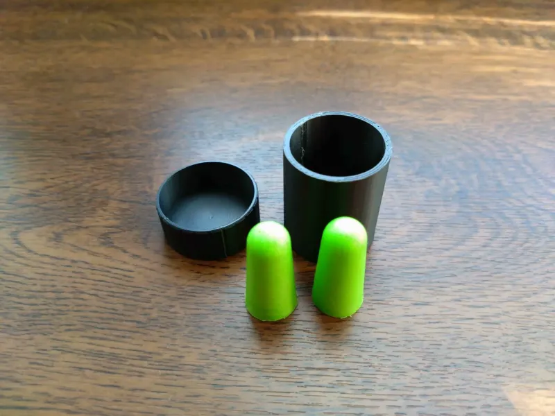 Simple earplugs case 