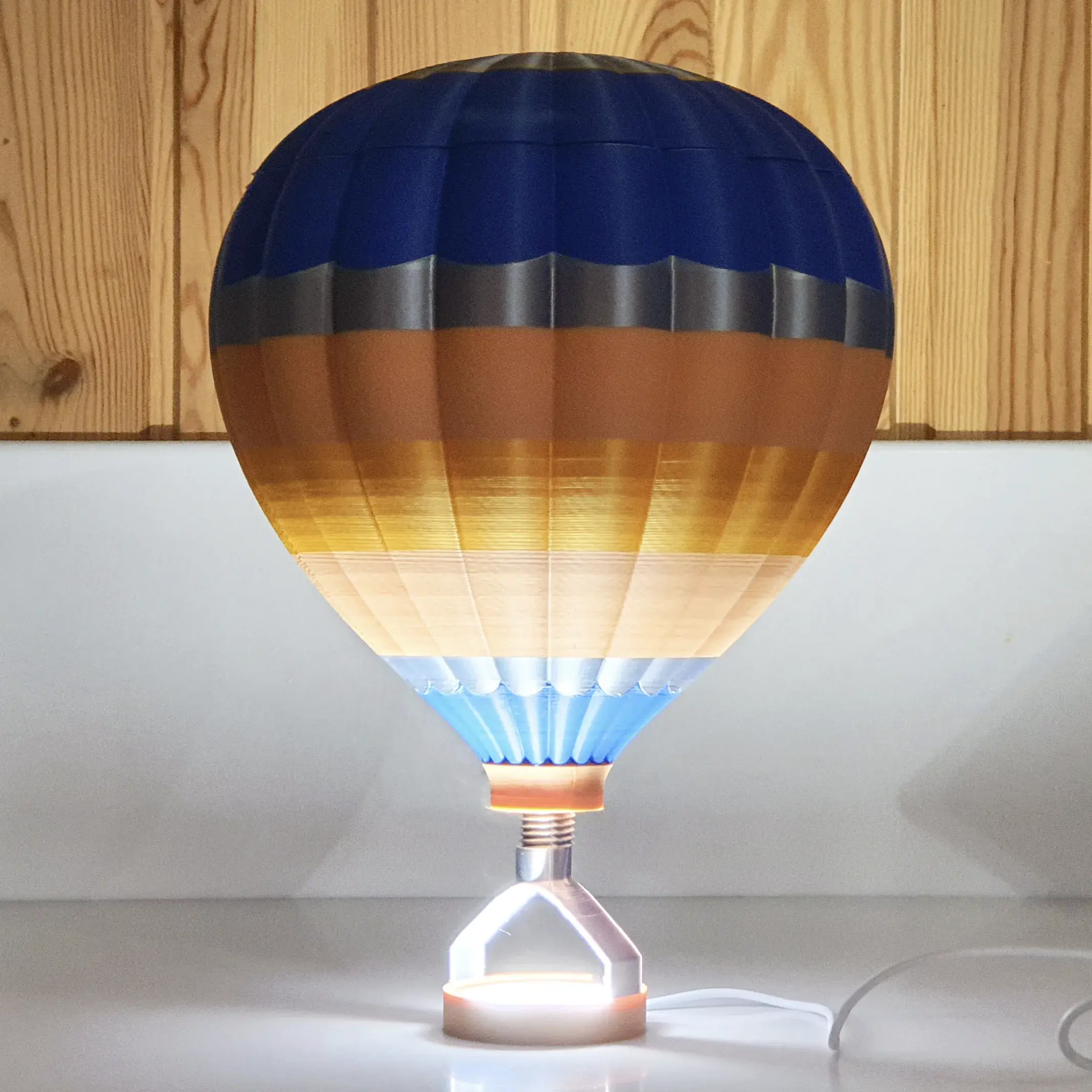 Night light in the form of a balloon