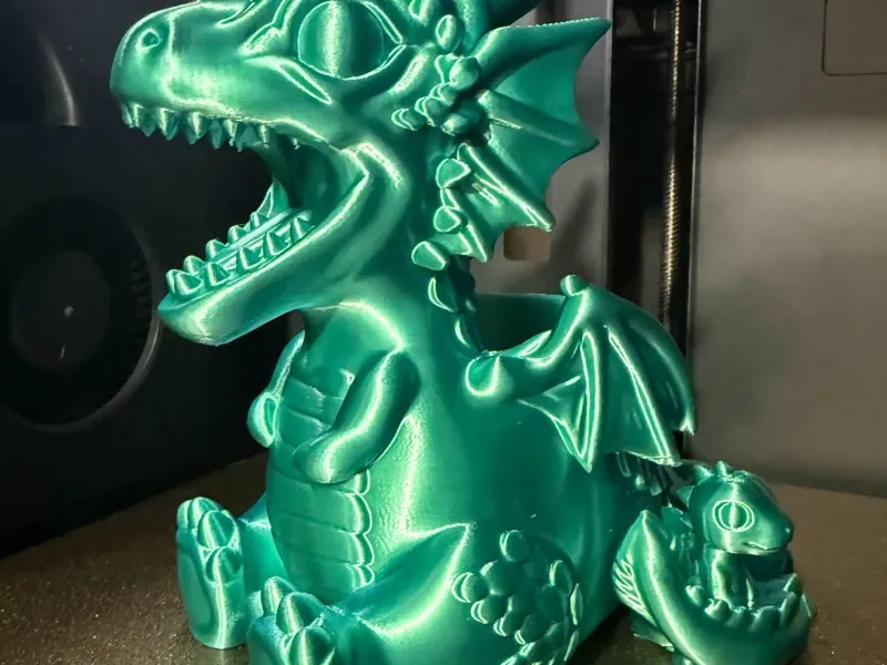 ファンタジードラゴンのペンホルダー／カップ 子ドラゴン付き