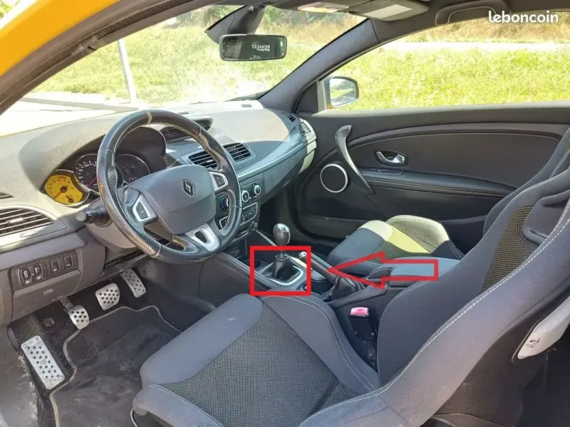 Renault Megane 3, Fluence belső középkonzol sebességváltó bu