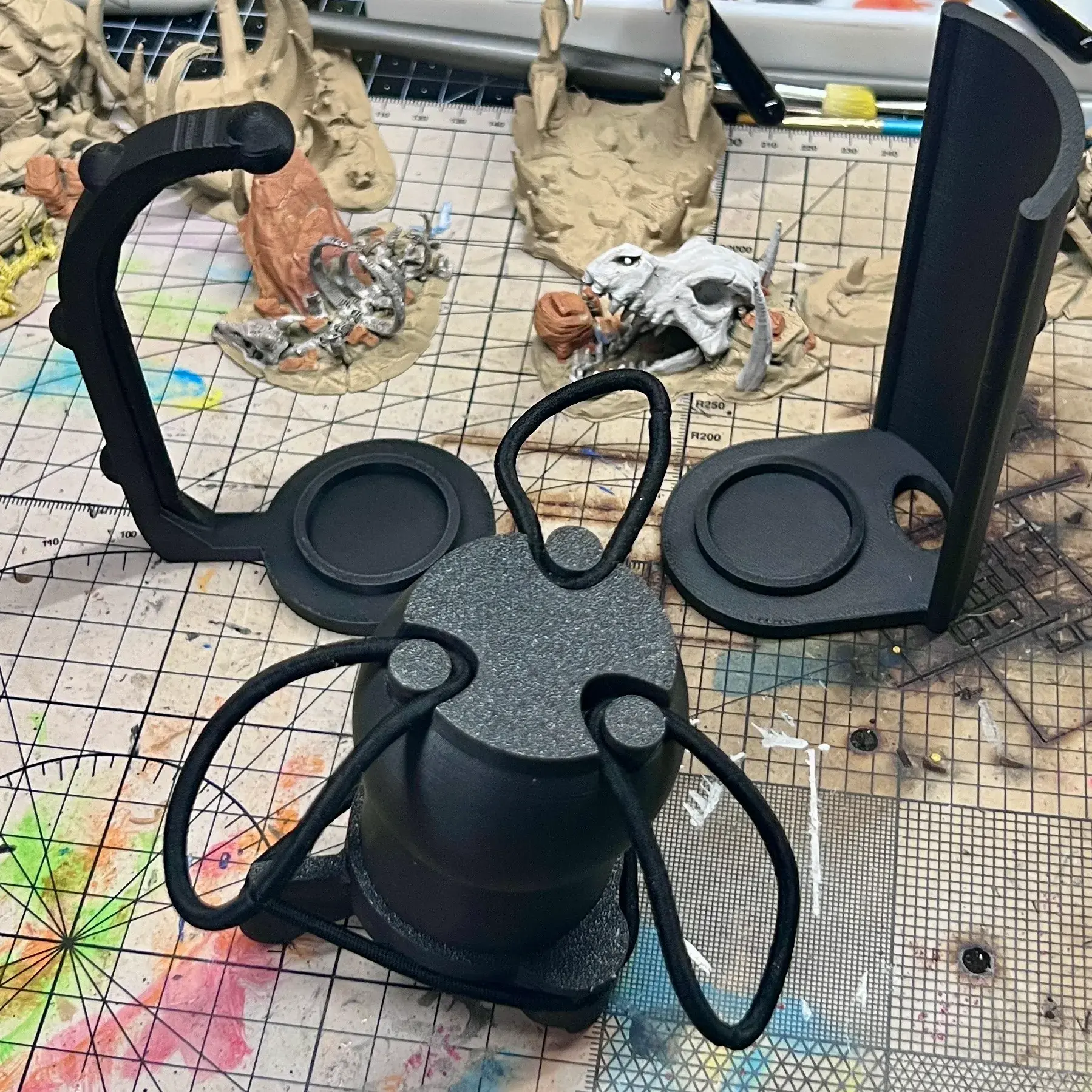 Painting Handle for Miniatures 32-65mm bases, Easy glide!