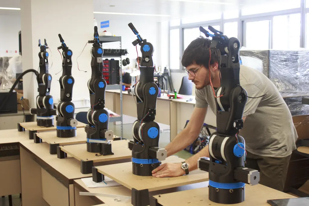 BCN3D MOVEO - полностью OpenSource 3D-печатная рука робота