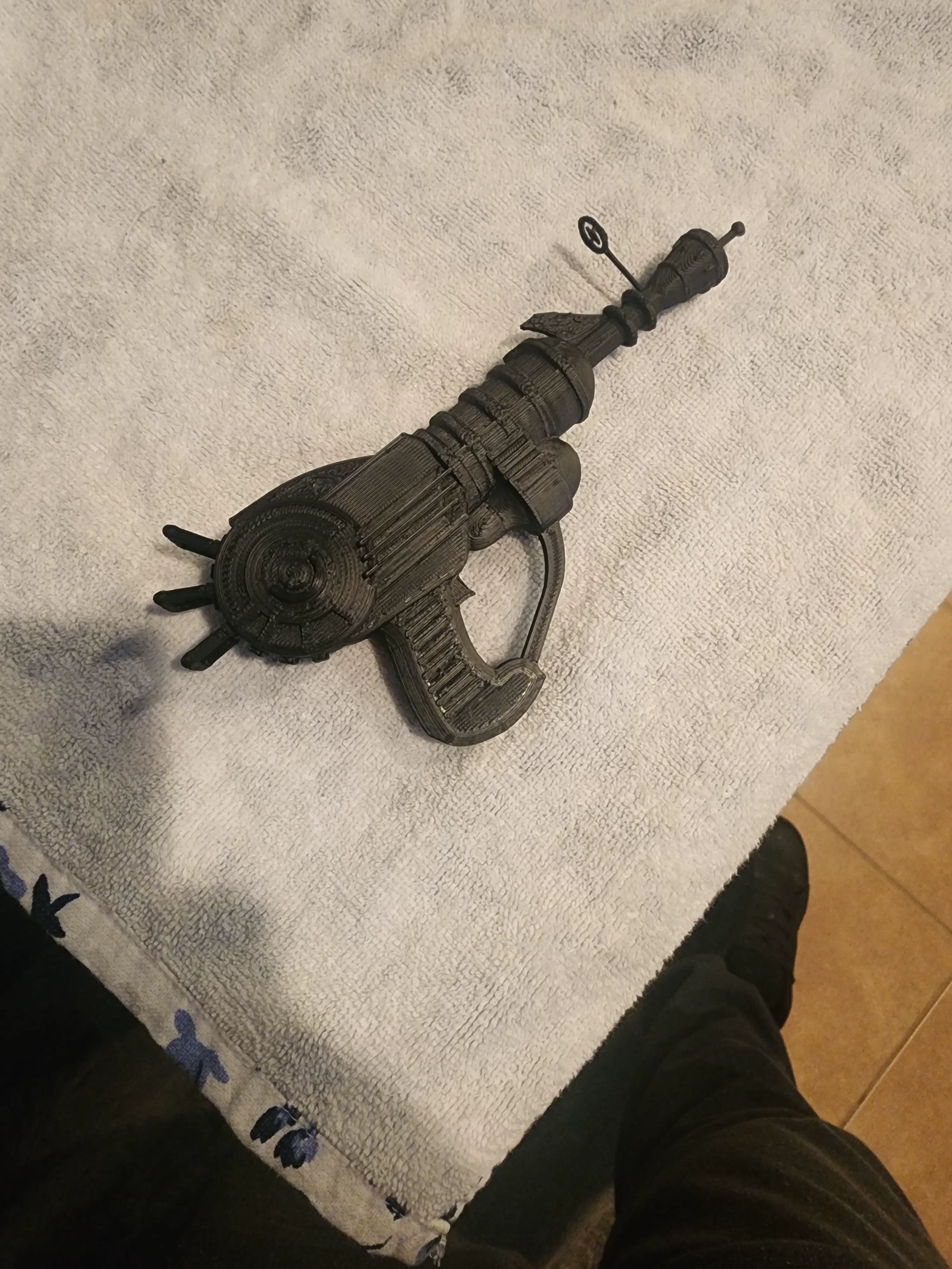 ray gun from C.O.D Black-Ops 