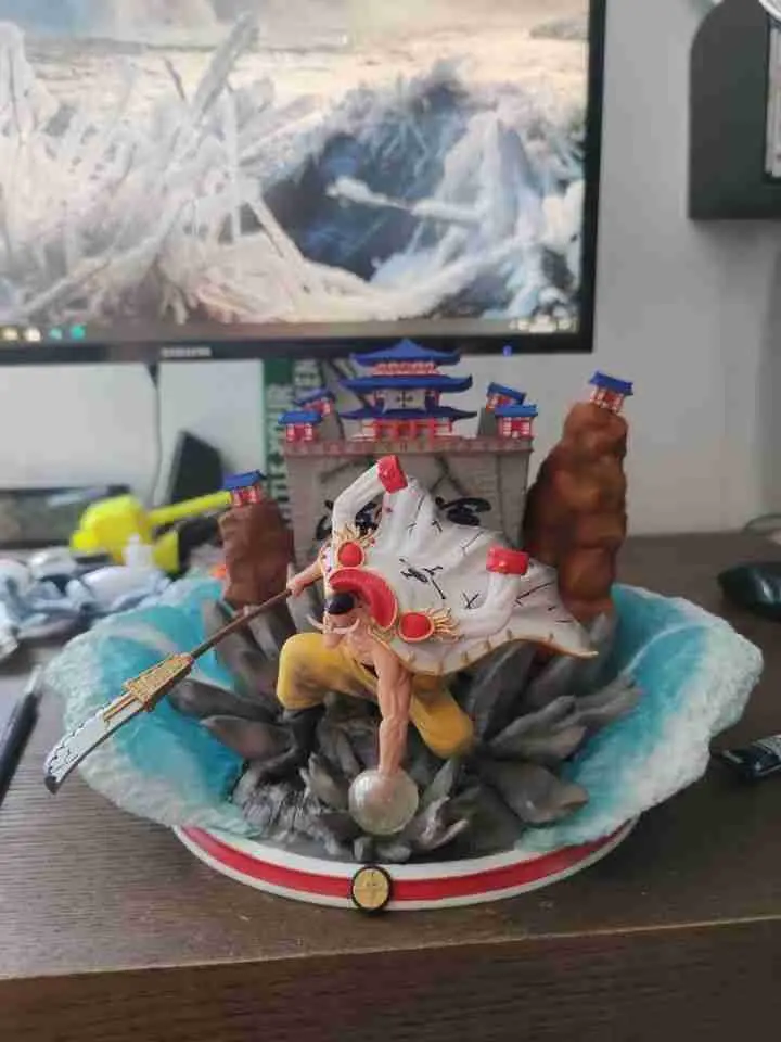 ONEPIECE EDWARD NEWGATE WHITEBEARD IN MARINEFORD 3Druckbar
