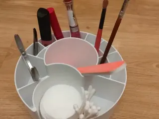 Cosmetic organizer