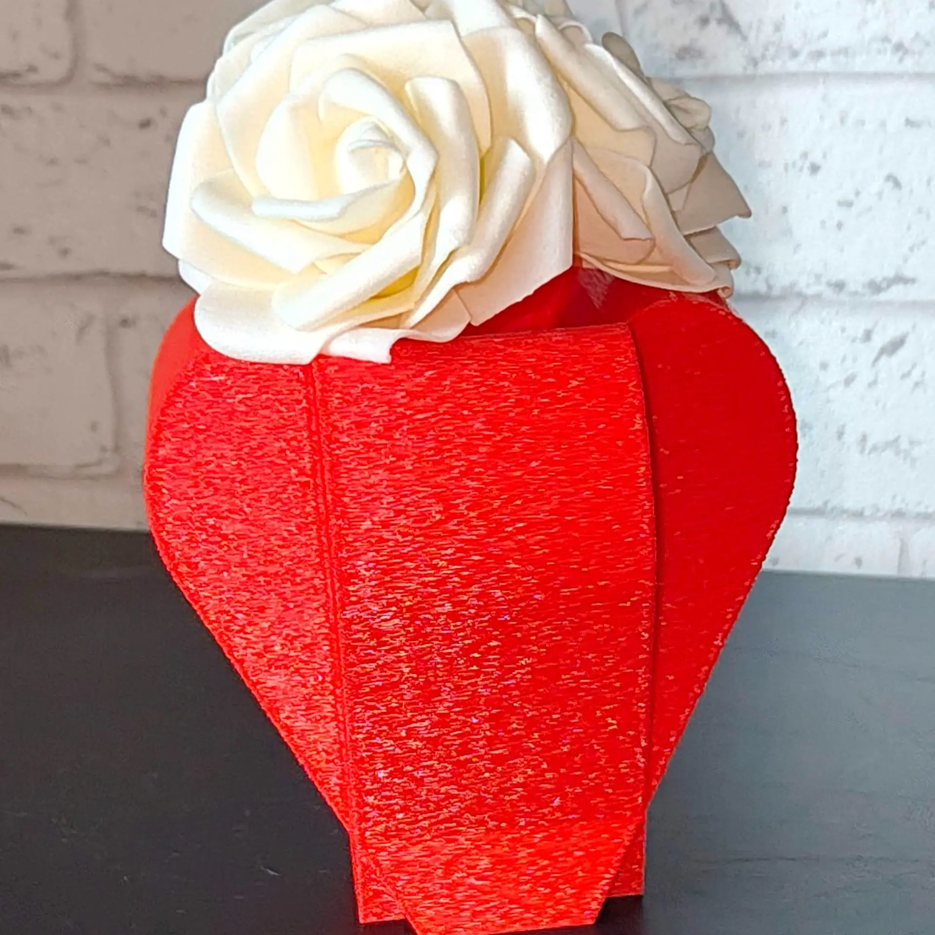 Heart vase for flowers, pens, brushes - Wazon serce