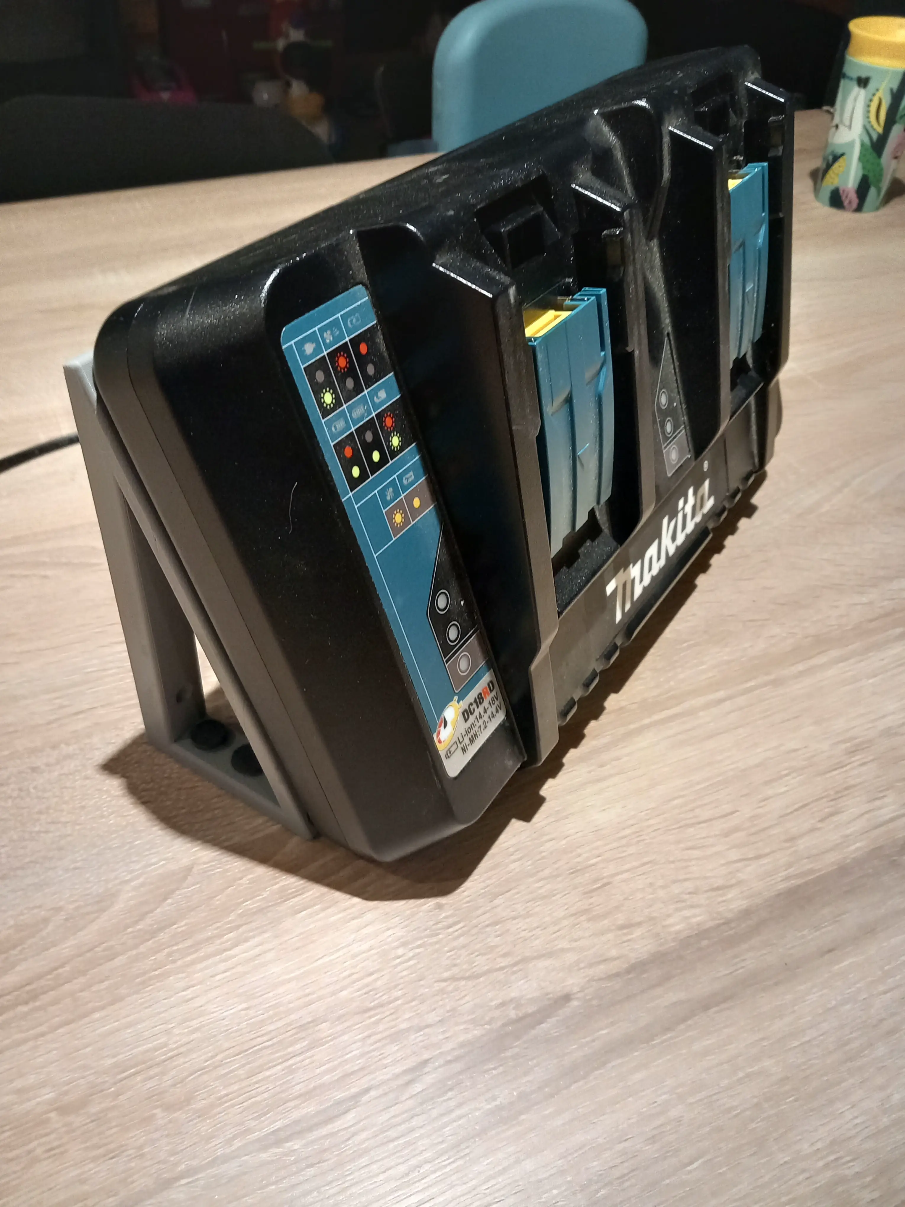 wandhalterung makita dc 18 rd fabrikat 2