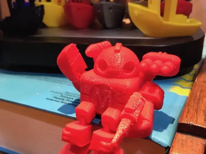 Makerbot Robot - вооруженный и с более широкими суставами