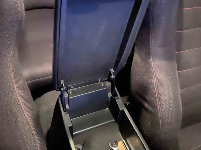 r34 hinge