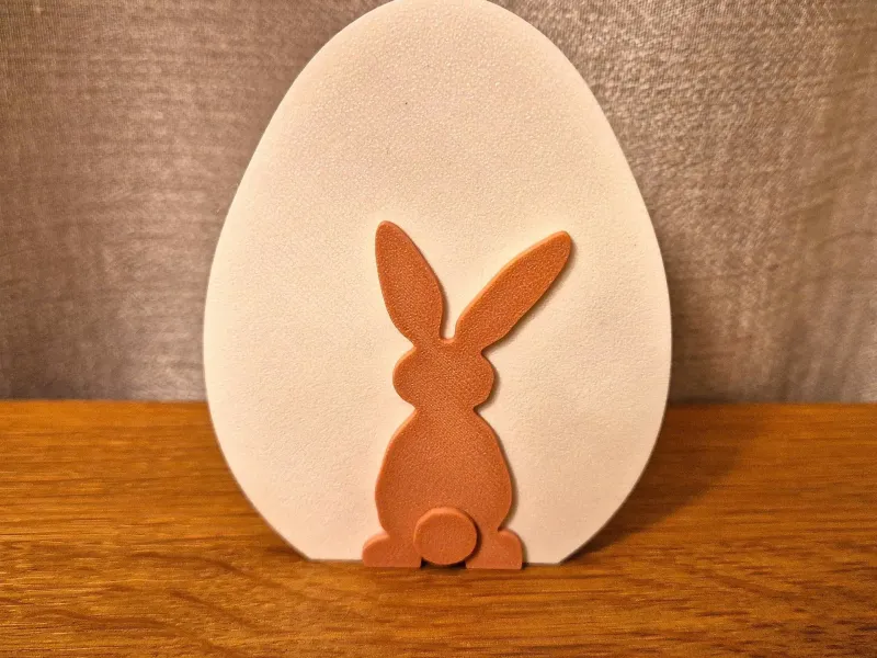 Osterhase mit Ei
