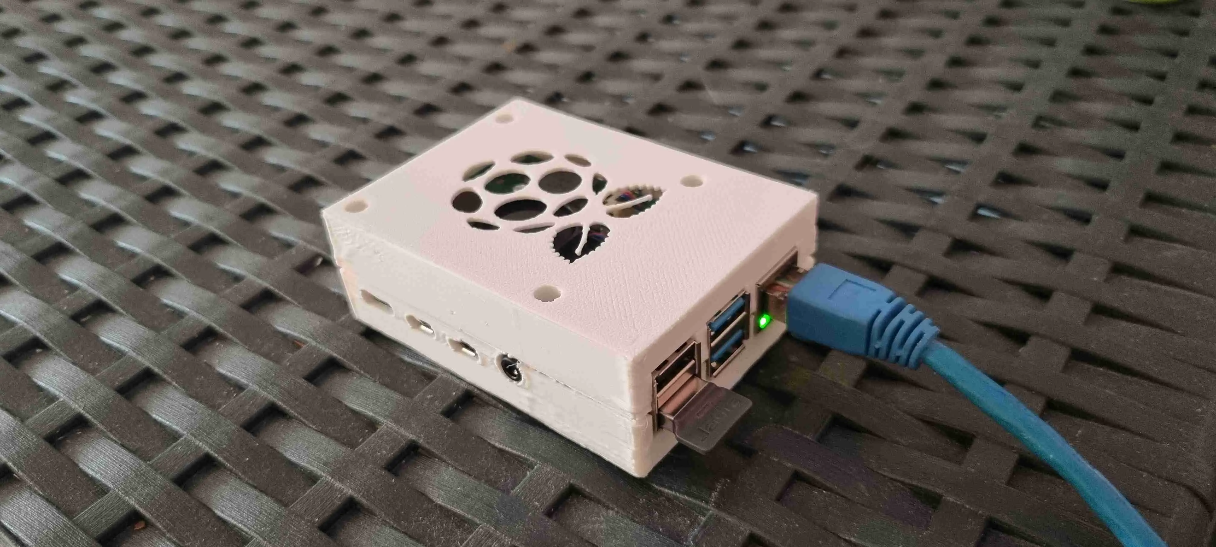 Raspberry pi 4 with POE Hat case