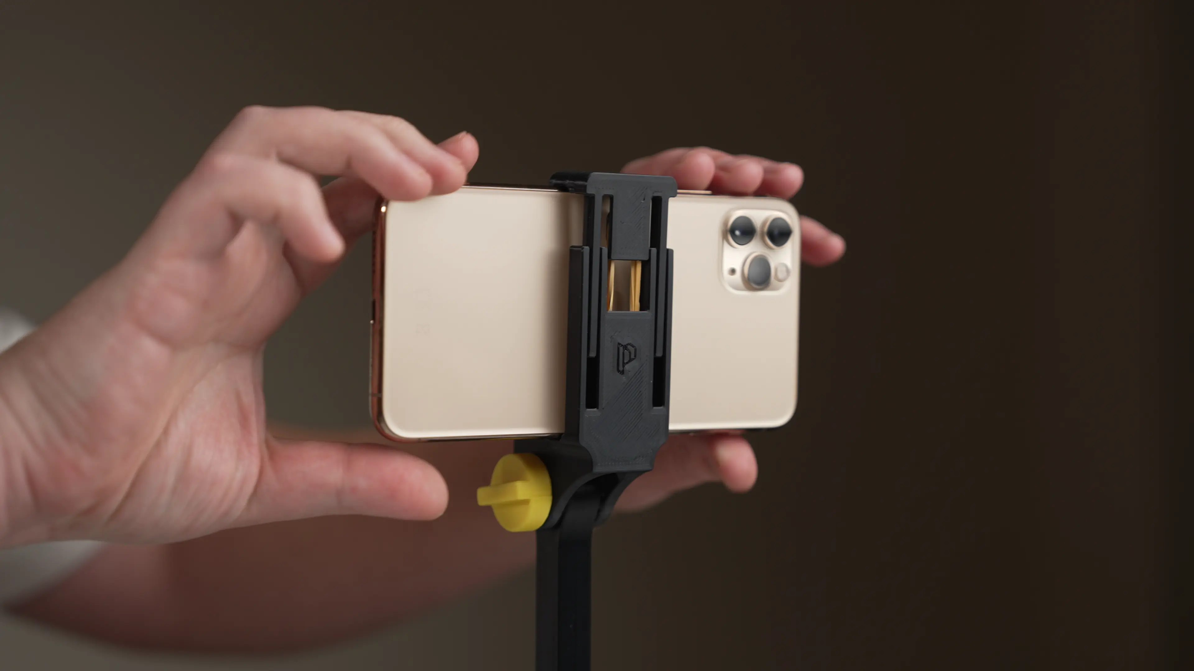 ELEGANT MINIMALIST TRIPOD FOR TABLE