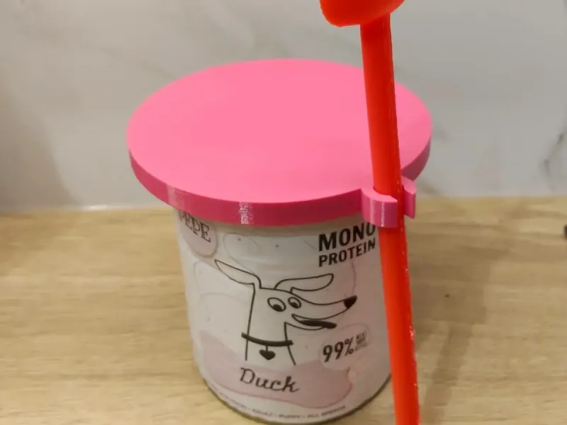 Can cover with spoon holder
