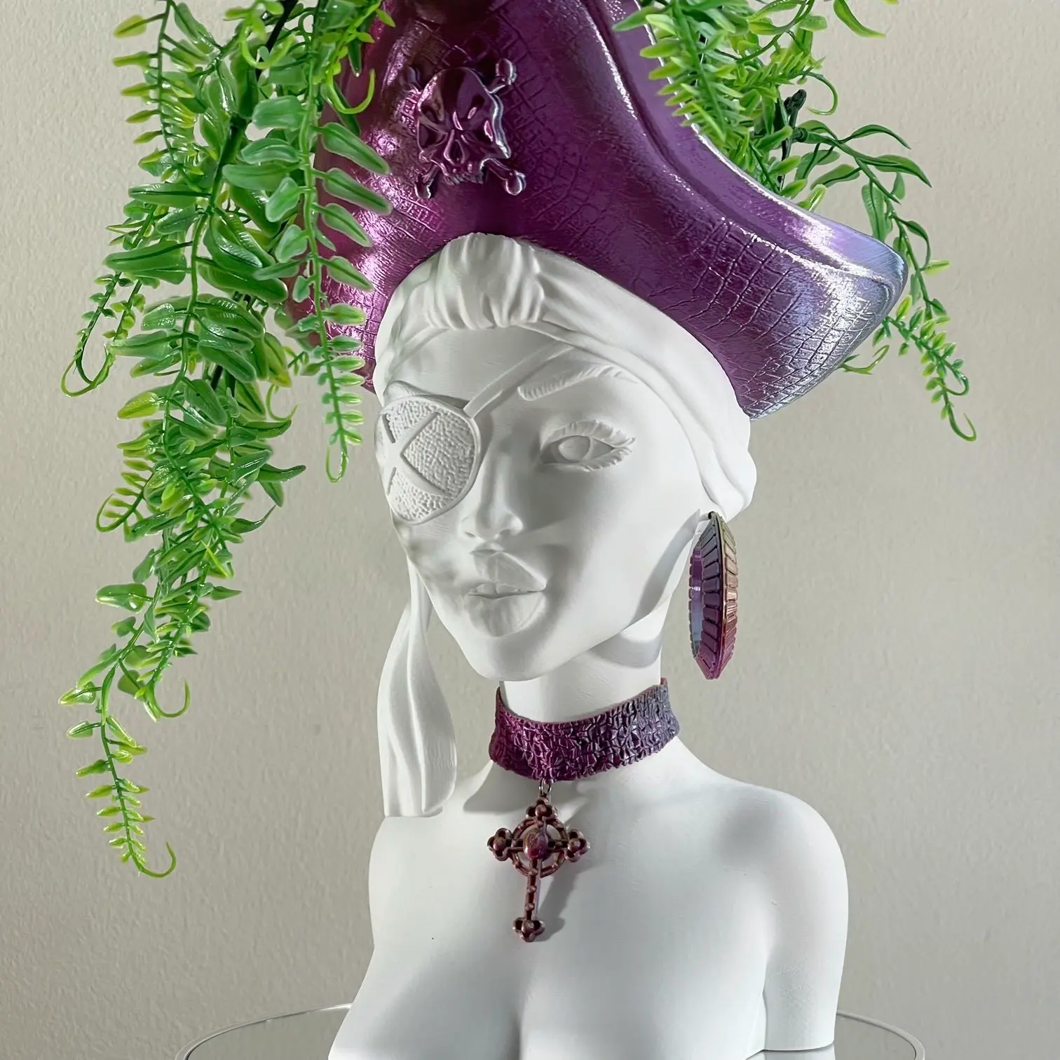 PIRATE QUEEN PLANTER / BUST POT
