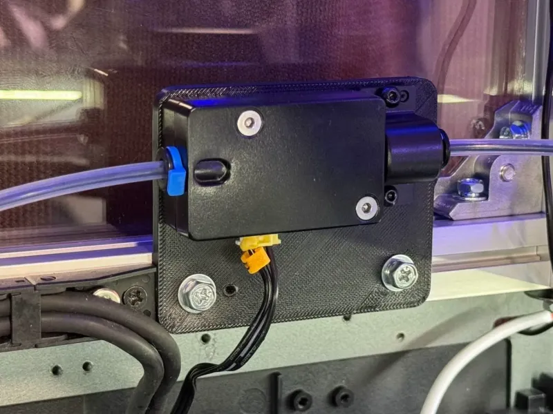 Universal filament sensor mount